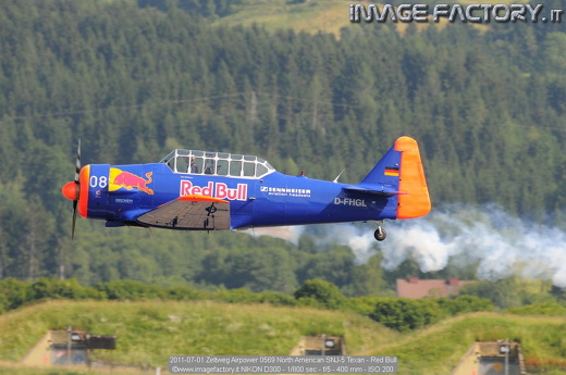 2011-07-01 Zeltweg Airpower 0569 North American SNJ-5 Texan - Red Bull